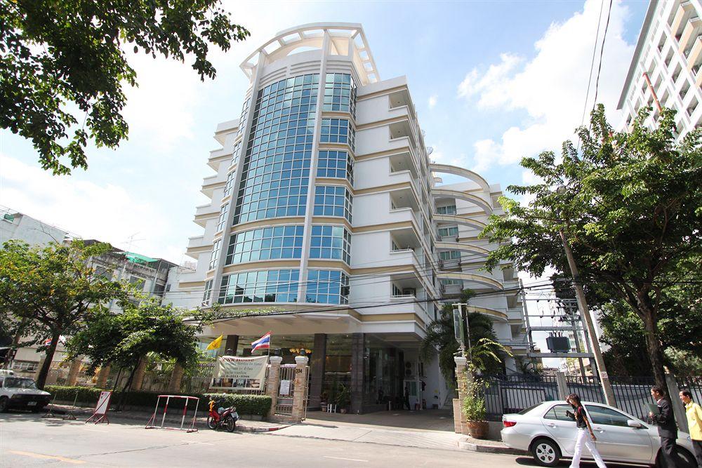 Miloft Sathorn Hotel - Sha Plus Certified Bangkok Exteriör bild The university library