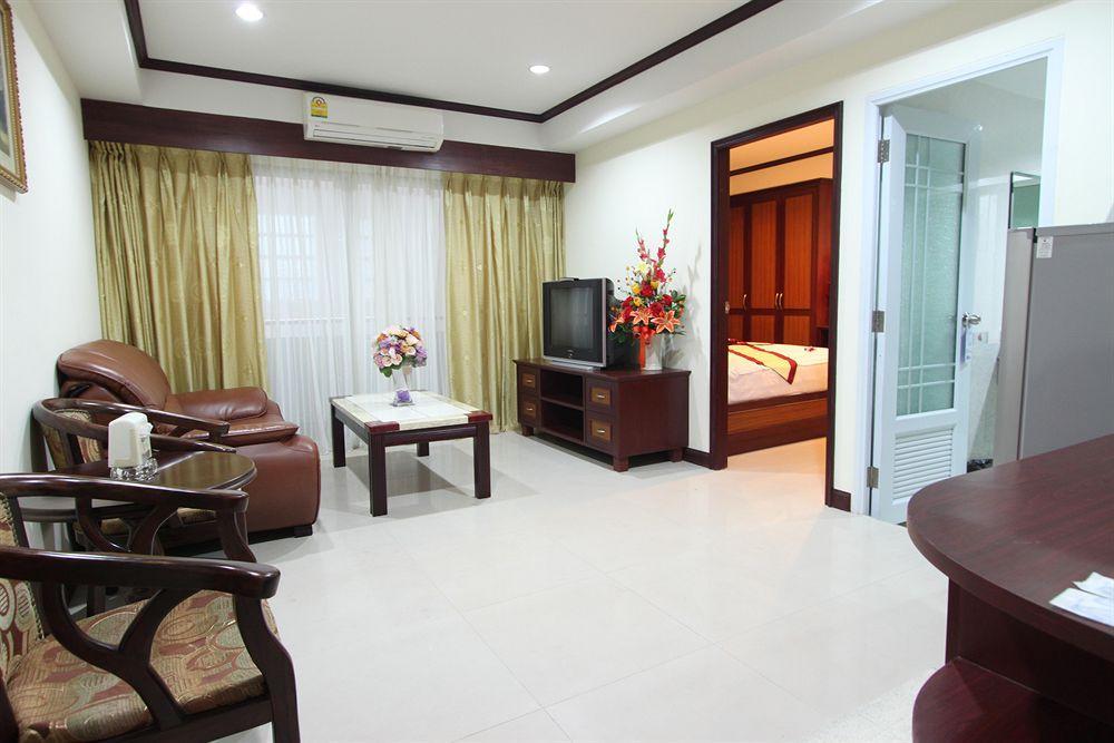 Miloft Sathorn Hotel - Sha Plus Certified Bangkok Exteriör bild A typical suite