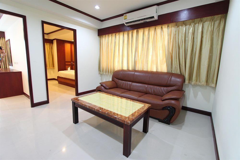 Miloft Sathorn Hotel - Sha Plus Certified Bangkok Exteriör bild A living room in a condominium