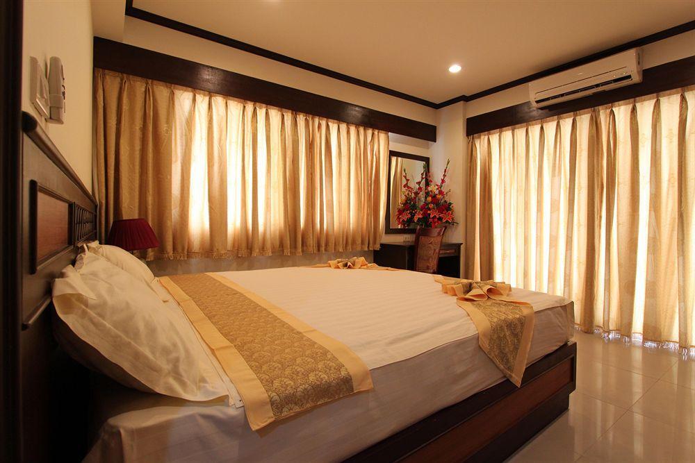 Miloft Sathorn Hotel - Sha Plus Certified Bangkok Exteriör bild A bedroom at the hotel