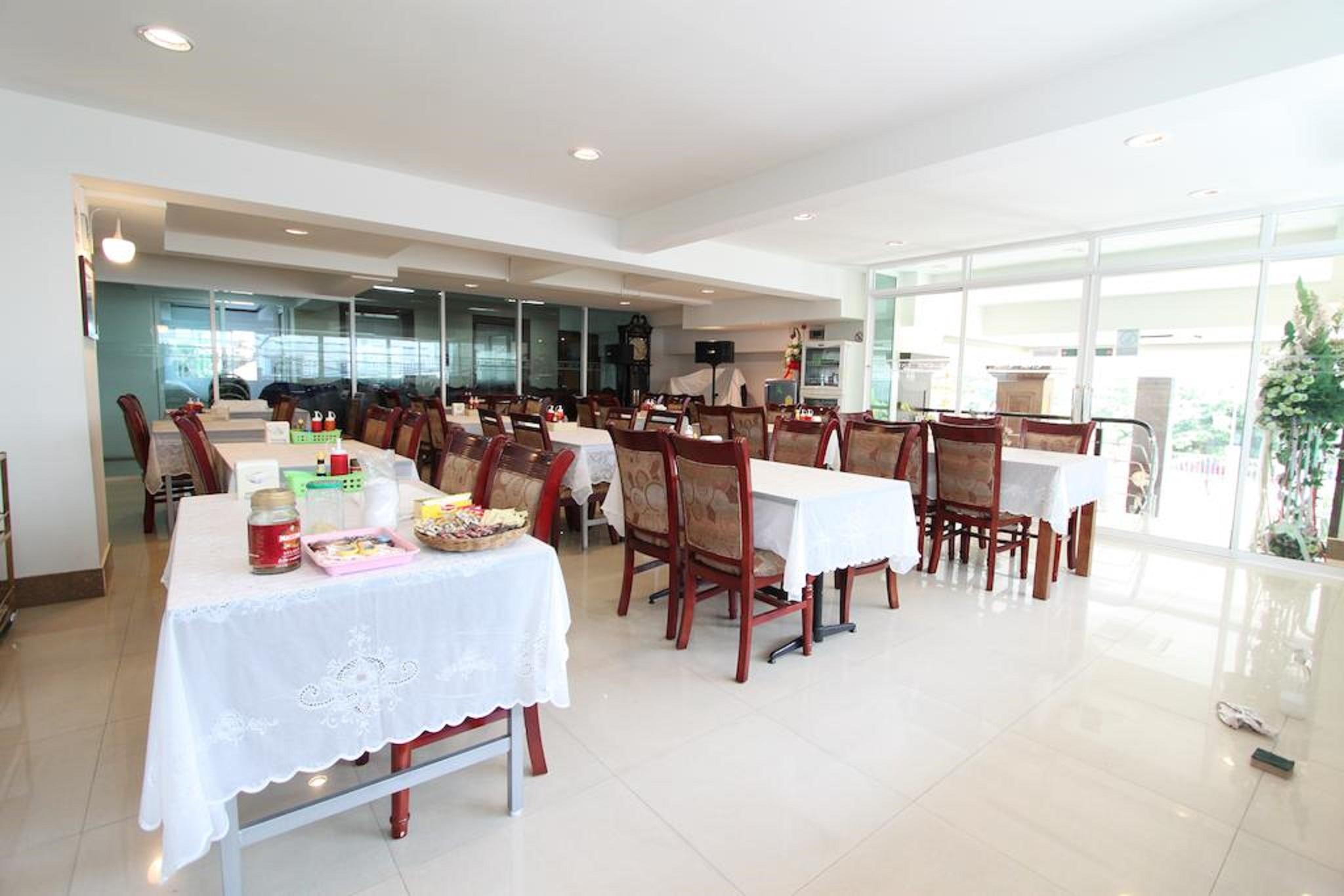 Miloft Sathorn Hotel - Sha Plus Certified Bangkok Exteriör bild The dining room