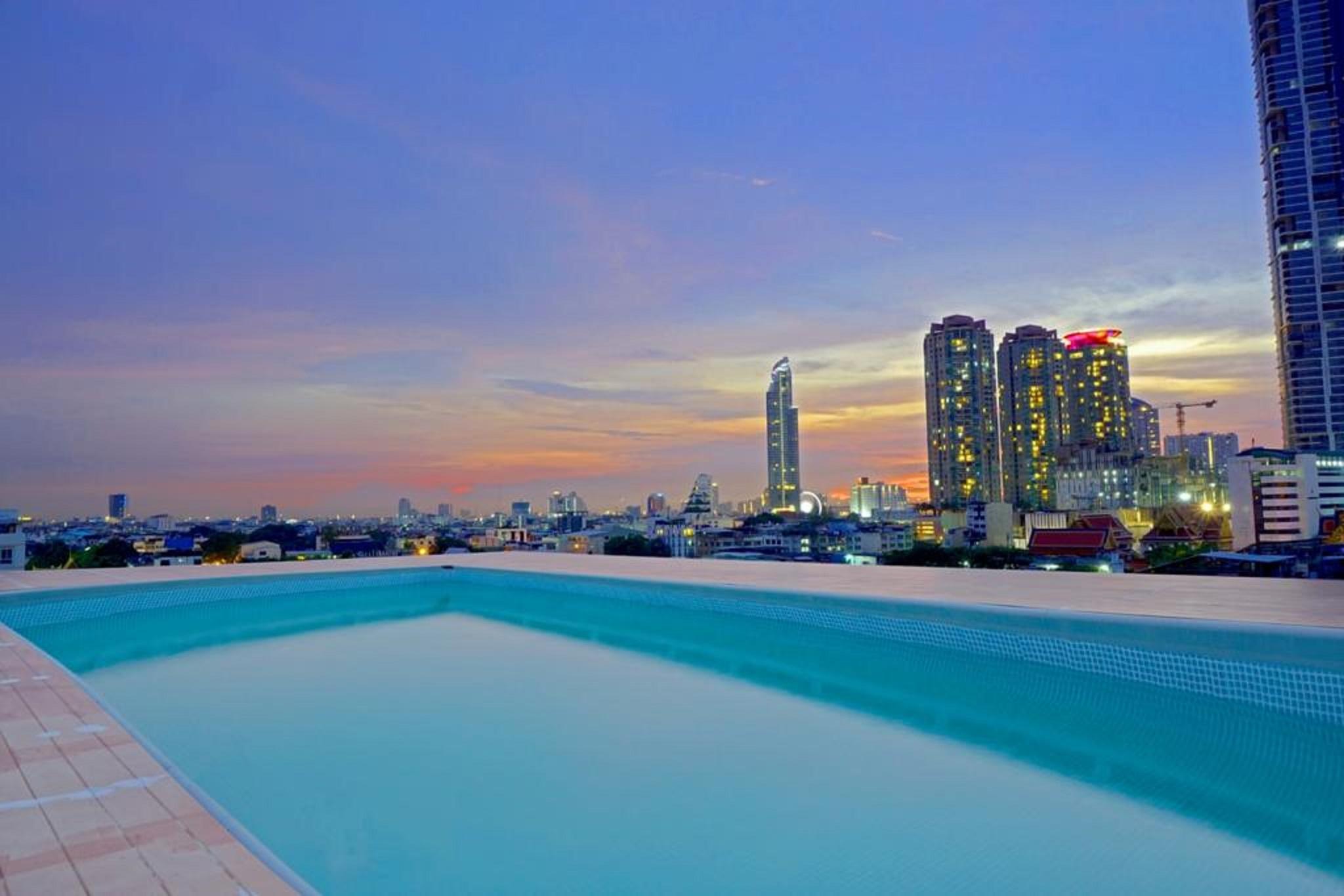 Miloft Sathorn Hotel - Sha Plus Certified Bangkok Exteriör bild View from the rooftop pool