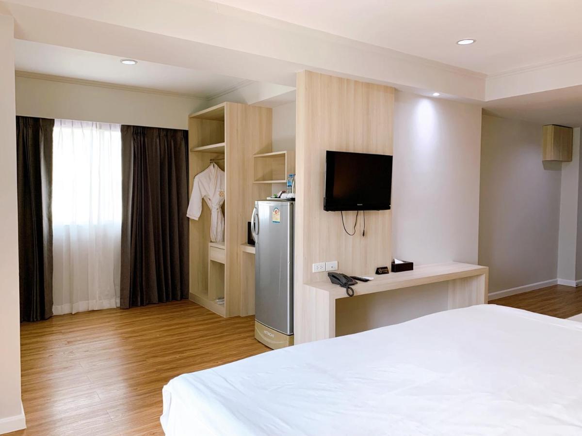 Miloft Sathorn Hotel - Sha Plus Certified Bangkok Exteriör bild Deluxe Room
