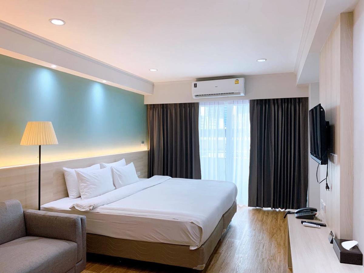 Miloft Sathorn Hotel - Sha Plus Certified Bangkok Exteriör bild