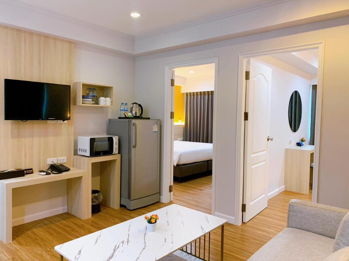 Miloft Sathorn Hotel - Sha Plus Certified Bangkok Exteriör bild A typical hotel room