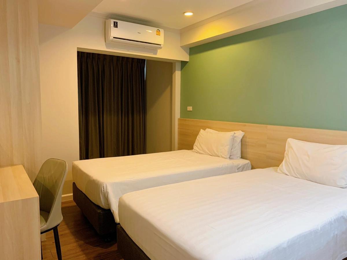 Miloft Sathorn Hotel - Sha Plus Certified Bangkok Exteriör bild A room at the hotel