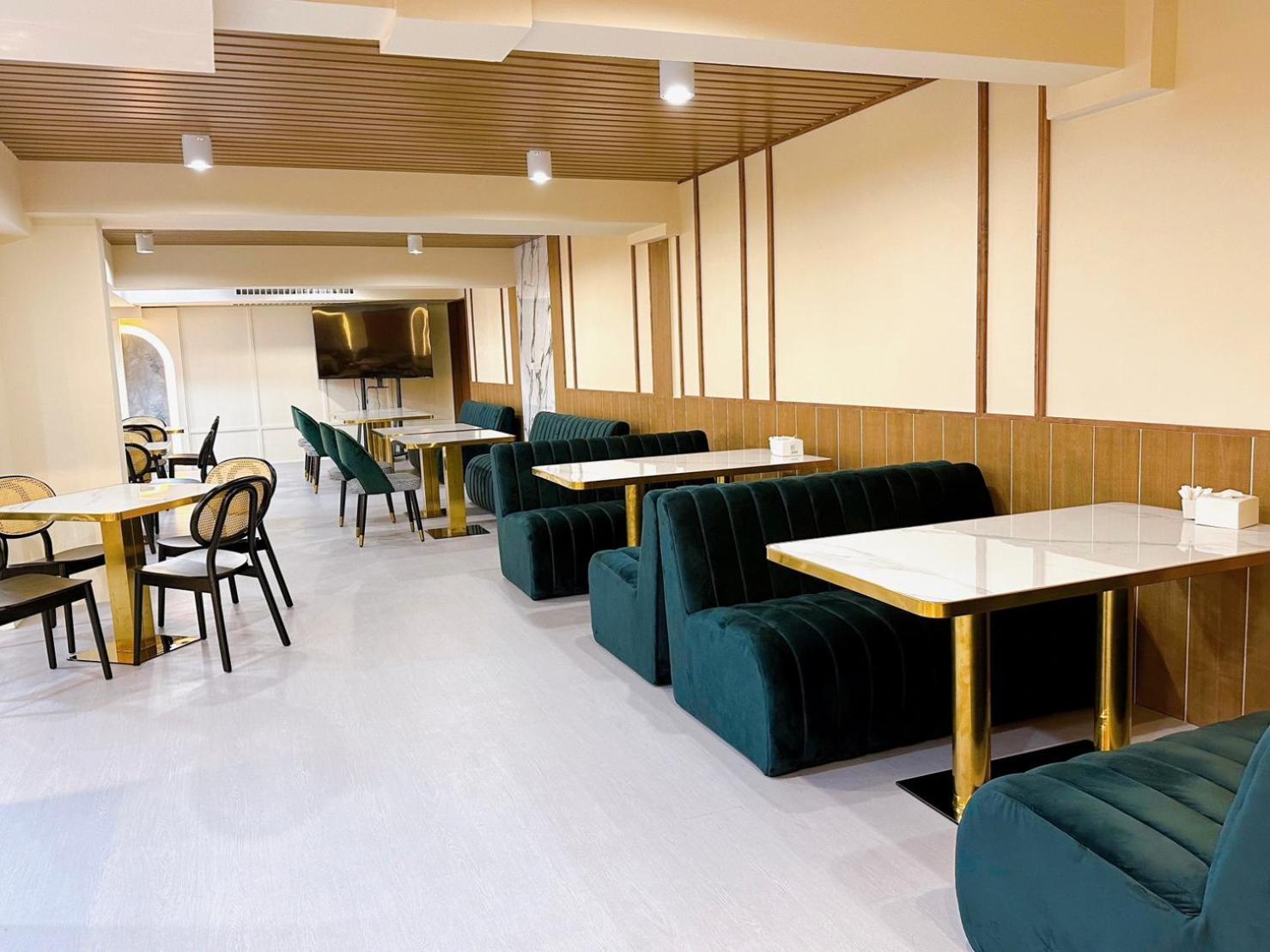 Miloft Sathorn Hotel - Sha Plus Certified Bangkok Exteriör bild The interior of a restaurant in the United Arab Emirates