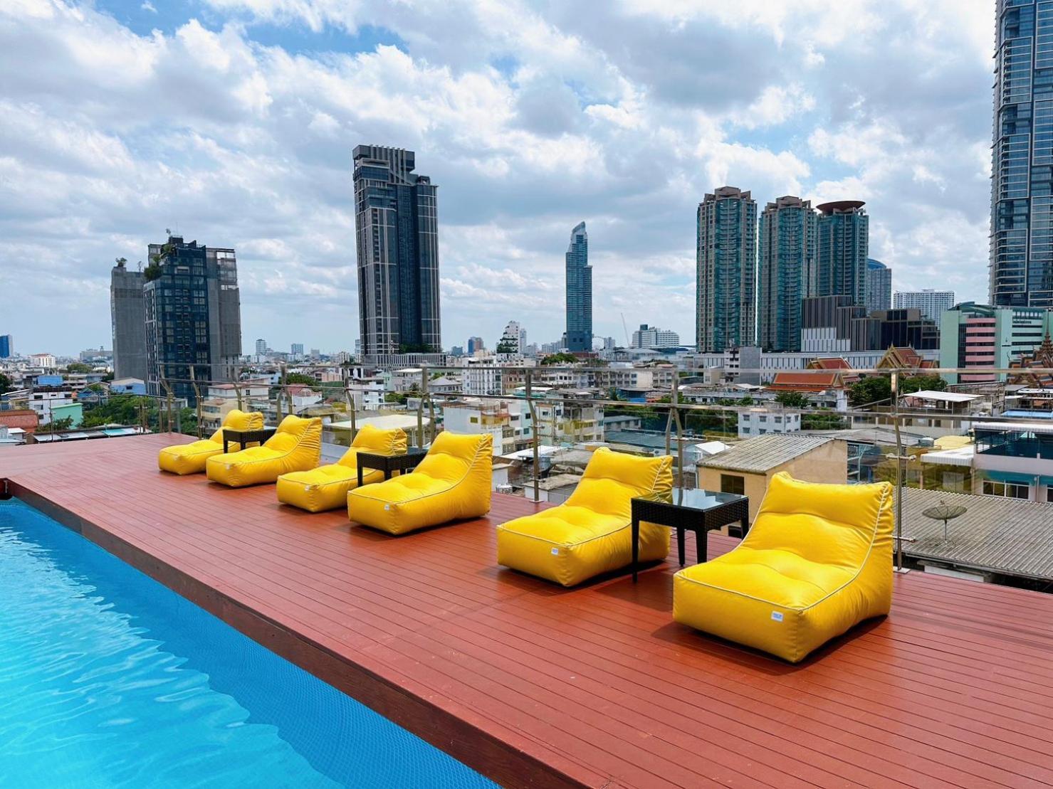 Miloft Sathorn Hotel - Sha Plus Certified Bangkok Exteriör bild Rooftop pool at the hotel