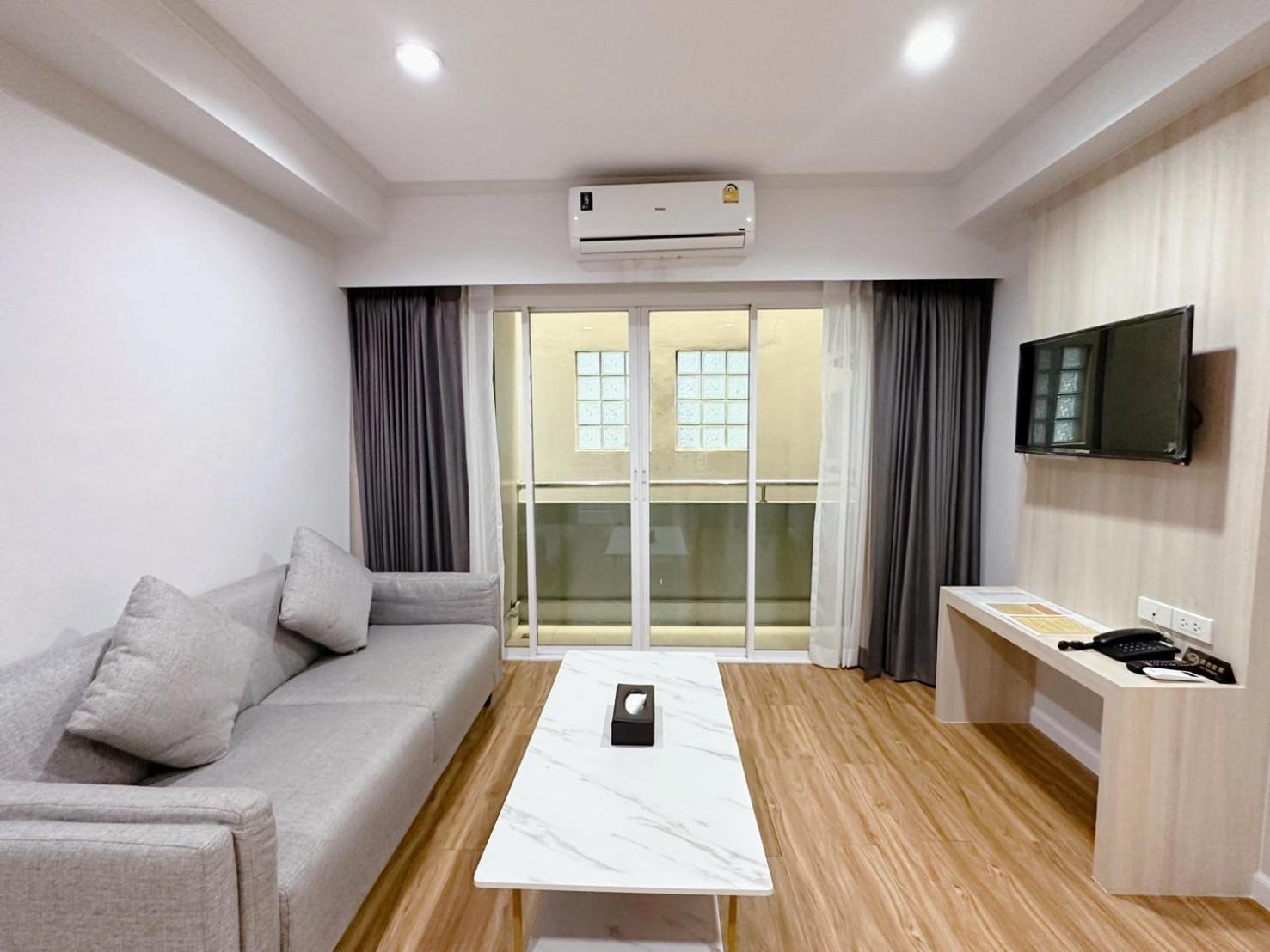Miloft Sathorn Hotel - Sha Plus Certified Bangkok Exteriör bild A 3D rendering of a living room